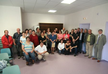 Les participants à la première Assemblée Générale de l'ACS Loisirs et Vacances, en Juin 2008
